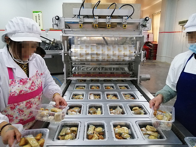 บล็อกบริษัทล่าสุดเกี่ยวกับ เครื่องปิดแทรกอัตโนมัติสําหรับสายการผลิตการปิดขนมปัง