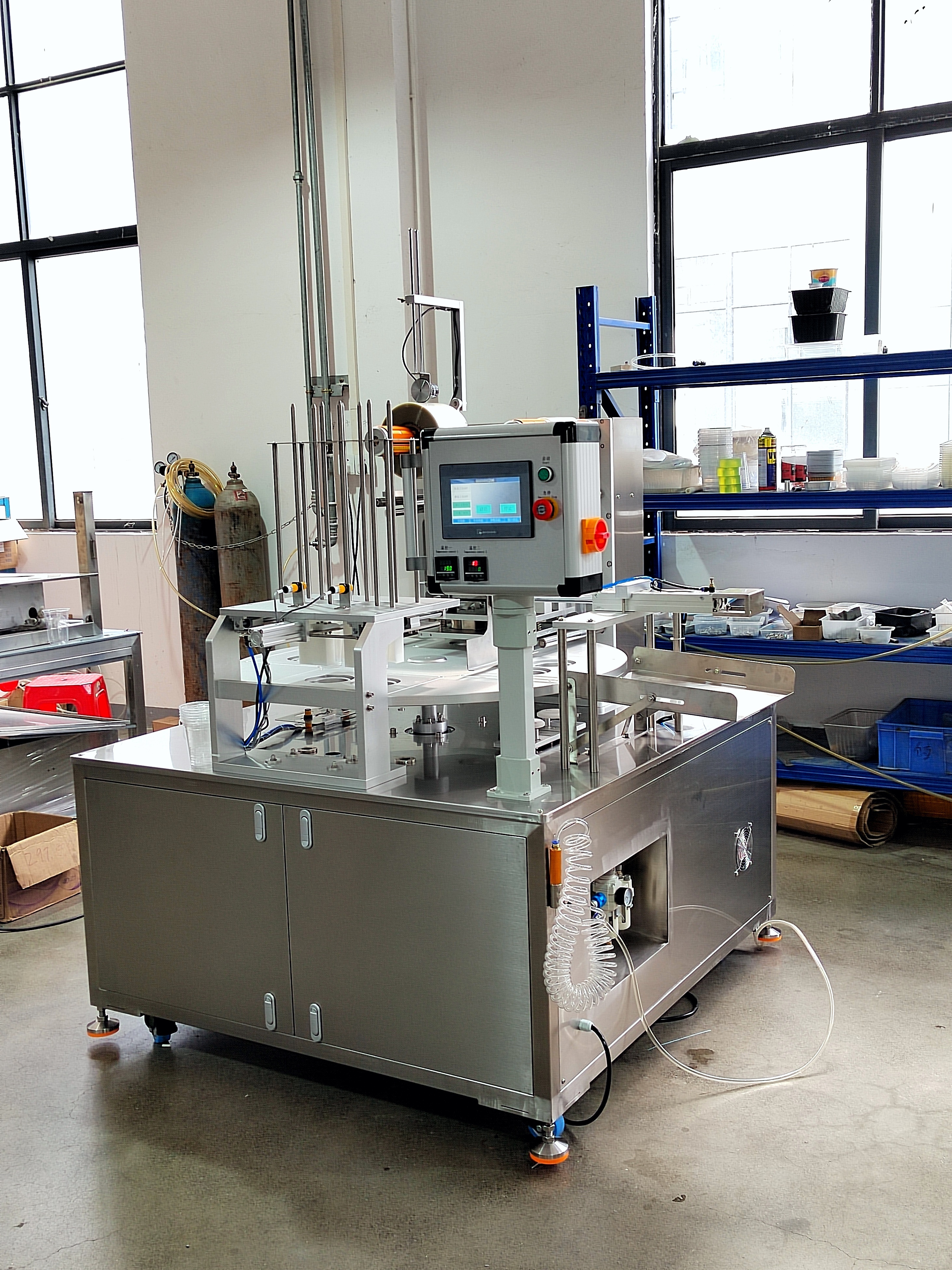 Laatste bedrijfsblogs Geautomatiseerde afdichtingstechnologie helpt thee- en sapwinkels sneller te bedienen